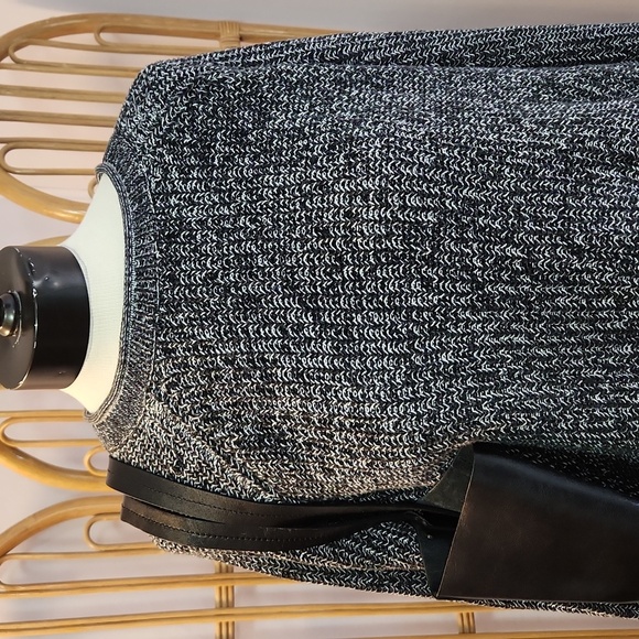 Ellen Tracy black marled sweater L knit crewneck hi lo hem black white comfy - Picture 3 of 14